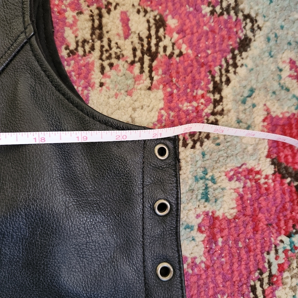 Womens Black Leather Vest W/Lace-Up Sides - Picture 6 of 11